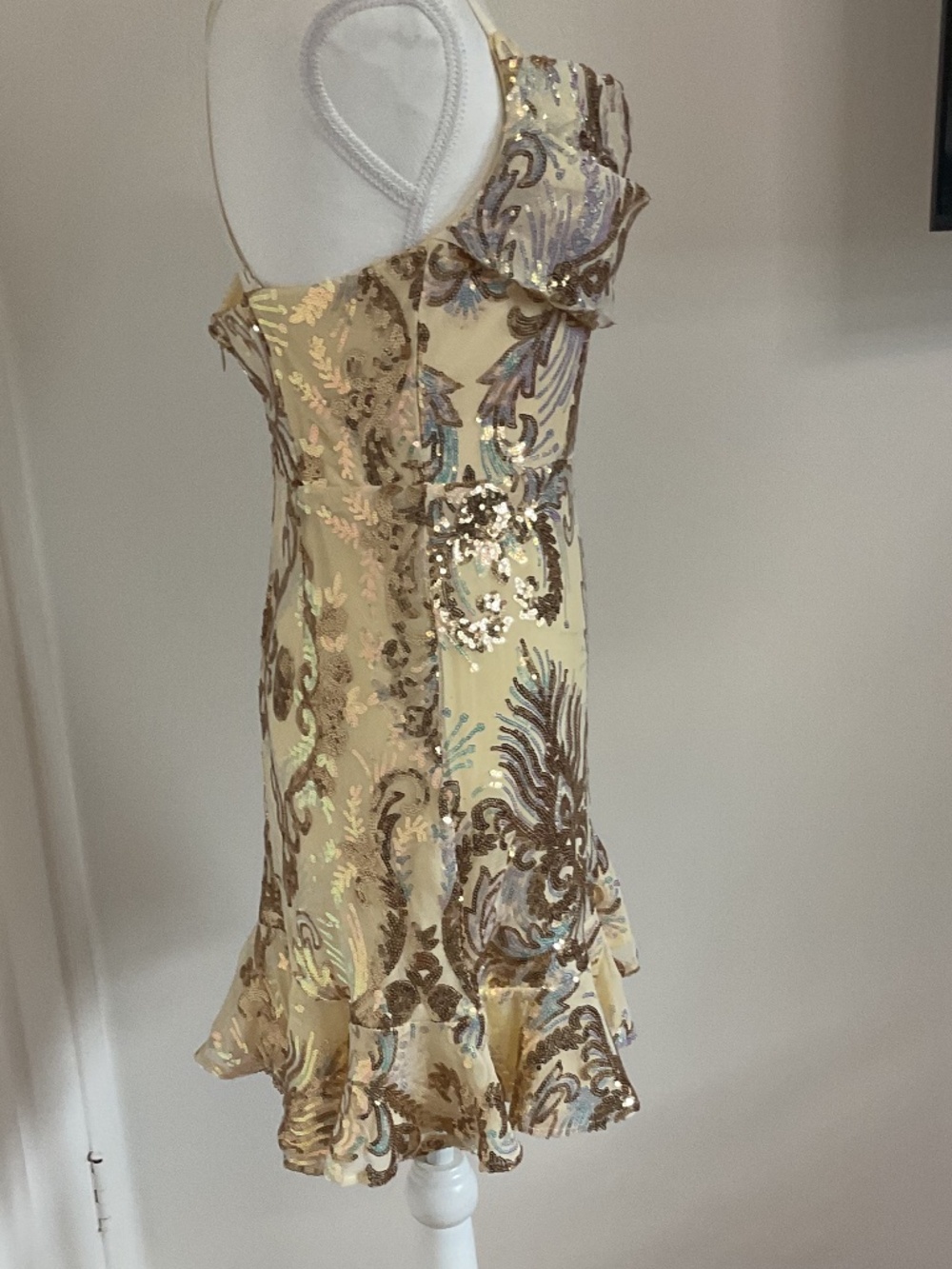 🤩One and Only Sequin Embellished Scoop Neck Ruffle Hem Mini Dress Gold - size L - Picture 5 of 8
